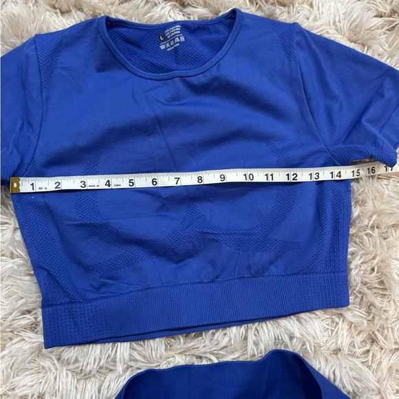 Royal Blue Seamless 2-Piece Workout Set (Size L) - Picture 6 of 7